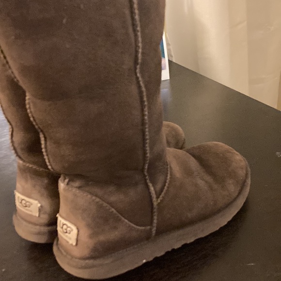 Chocolate brown tall Ugg Boots - Picture 2 of 3